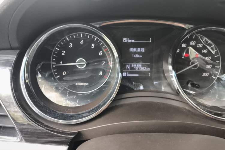 Used Baojun 730 2016 1.8L iAMT Comfort Version 7 Seats Odometer Close Up