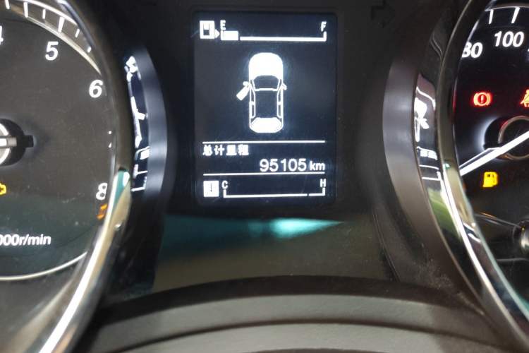 Used Baojun 730 2016 1.5L Manual Luxury Edition 7 Seats Odometer Close Up