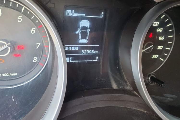 Used Baojun 730 2016 1.5L Manual Value Edition 7 Seats China V Emission Standard Odometer Close Up