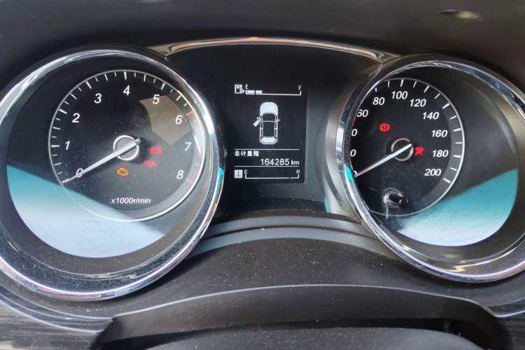 Used Baojun 730 2016 1.5L Manual Comfort Version 7 Seats China V Emission Standard Odometer Close Up