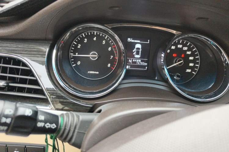 Used Baojun 730 2016 1.8L iAMT Comfort Version 7 Seats Odometer Close Up