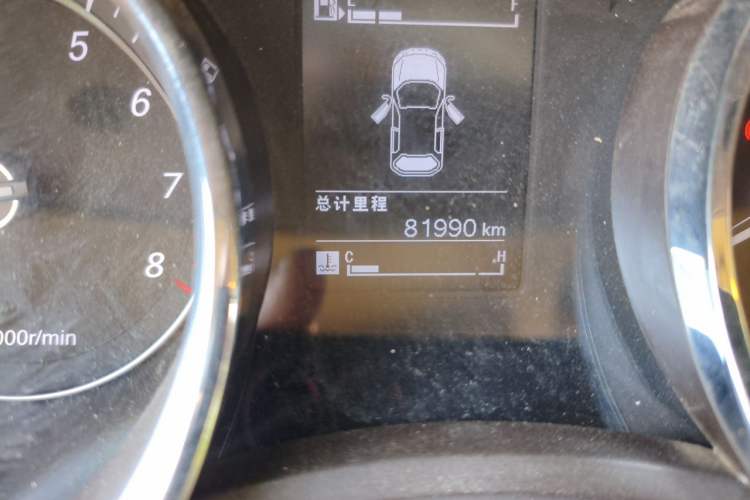 Used Baojun 730 2016 1.5L Manual Comfort Version 7 Seats China V Emission Standard Odometer Close Up