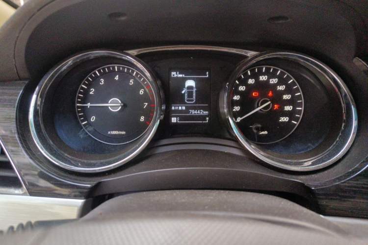 Used Baojun 730 2016 1.5L Manual Comfort Version 7 Seats China V Emission Standard Odometer Close Up
