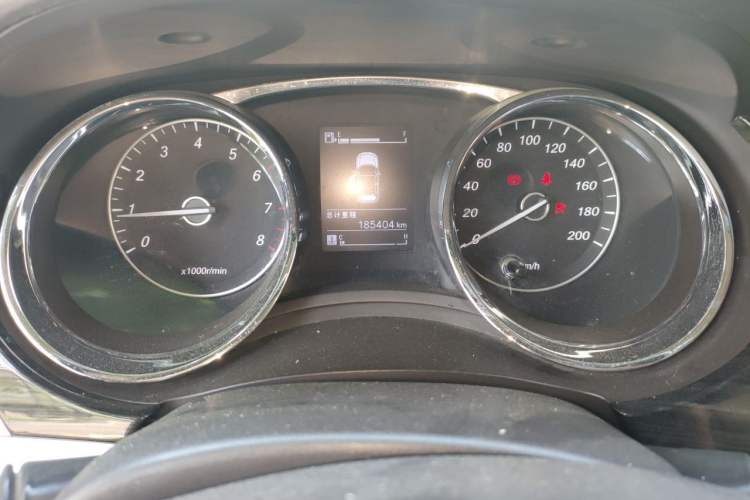 Used Baojun 730 2016 1.8L Manual Luxury Edition 7 Seats Odometer Close Up