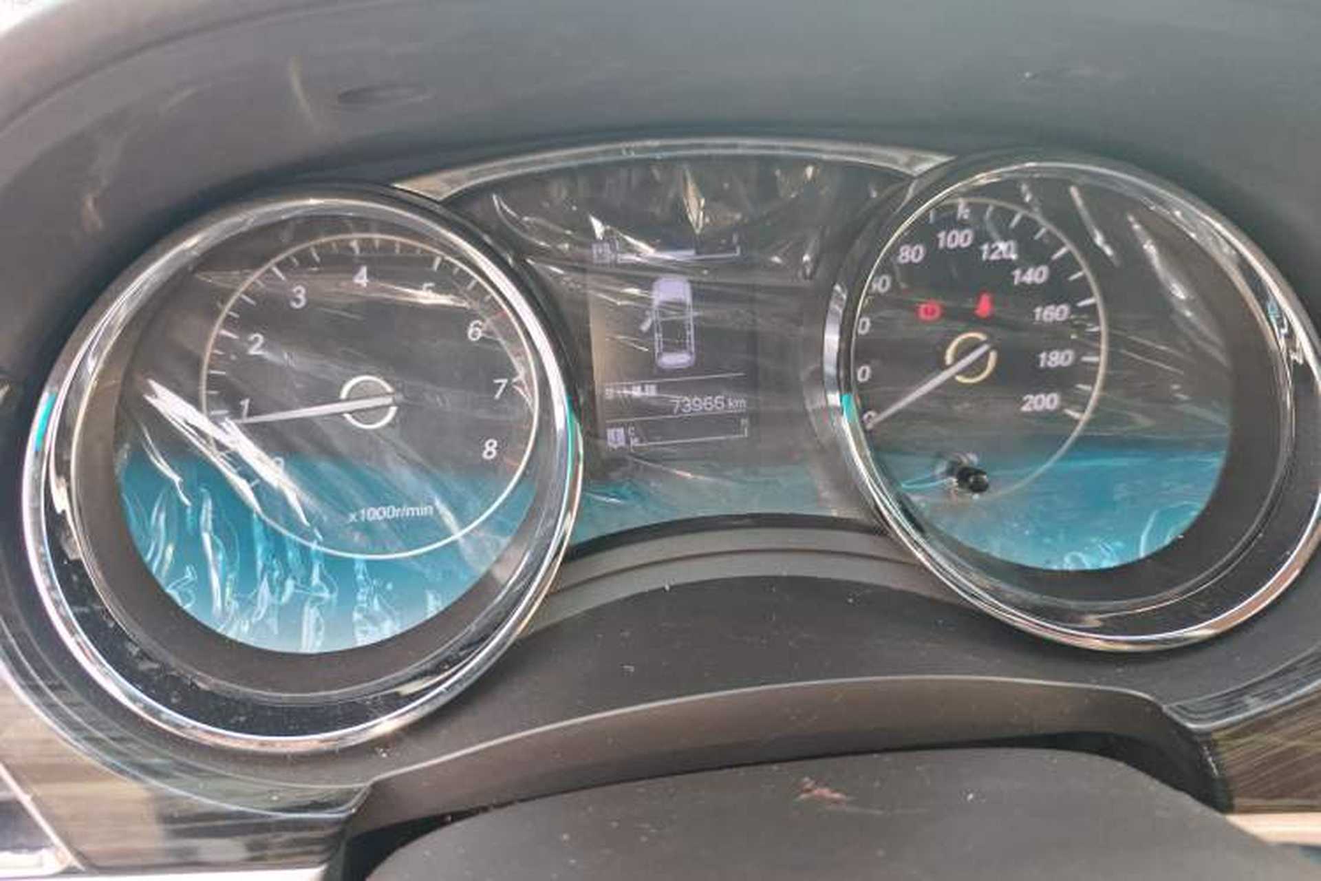 Used Baojun 730 2016 1.5L Manual Comfort Version 7 Seats China V Emission Standard Odometer Close Up