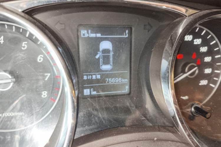 Used Baojun 730 2016 1.5T Manual Comfort Version 7 Seats Odometer Close Up