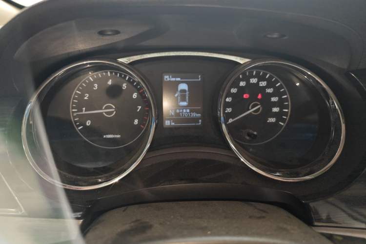 Used Baojun 730 2016 1.8L iAMT Luxury Model 7 Seats Odometer Close Up