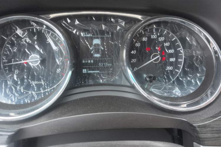 Used Baojun 730 2016 1.5L Manual Comfort Version 7 Seats China V Emission Standard Odometer Close Up