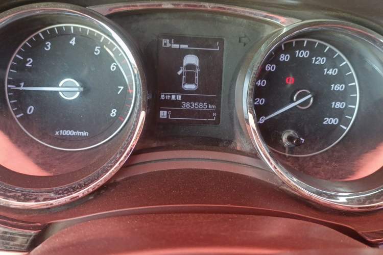 Used Baojun 730 2016 1.5L Manual Comfort Version 7 Seats China V Emission Standard Odometer Close Up