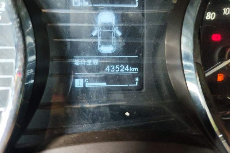 Used Baojun 730 2016 1.5L Manual Comfort Version 7 Seats China V Emission Standard Odometer Close Up