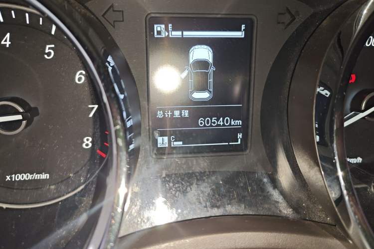 Used Baojun 730 2016 1.5T Manual Luxury Edition 7 Seats Odometer Close Up