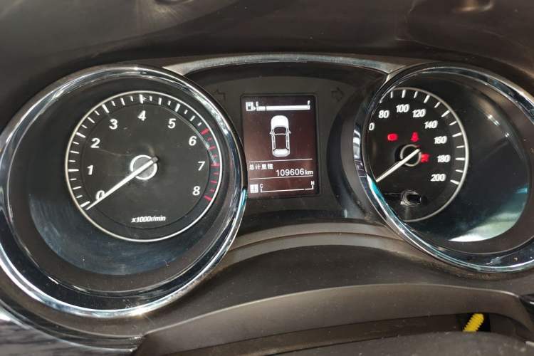 Used Baojun 730 2016 1.5L Manual Luxury Edition 7 Seats Odometer Close Up