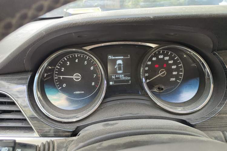 Used Baojun 730 2016 1.8L iAMT Luxury Model 7 Seats Odometer Close Up