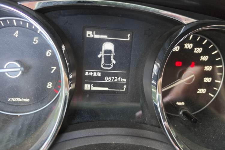 Used Baojun 730 2016 1.8L Manual Luxury Edition 7 Seats Odometer Close Up