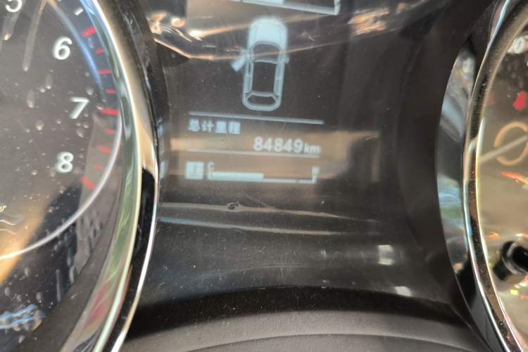 Used Baojun 730 2016 1.5L Manual Comfort Version 7 Seats China V Emission Standard Odometer Close Up