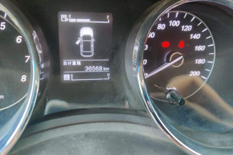 Used Baojun 730 2016 1.5L Manual Comfort Version 7 Seats China V Emission Standard Odometer Close Up