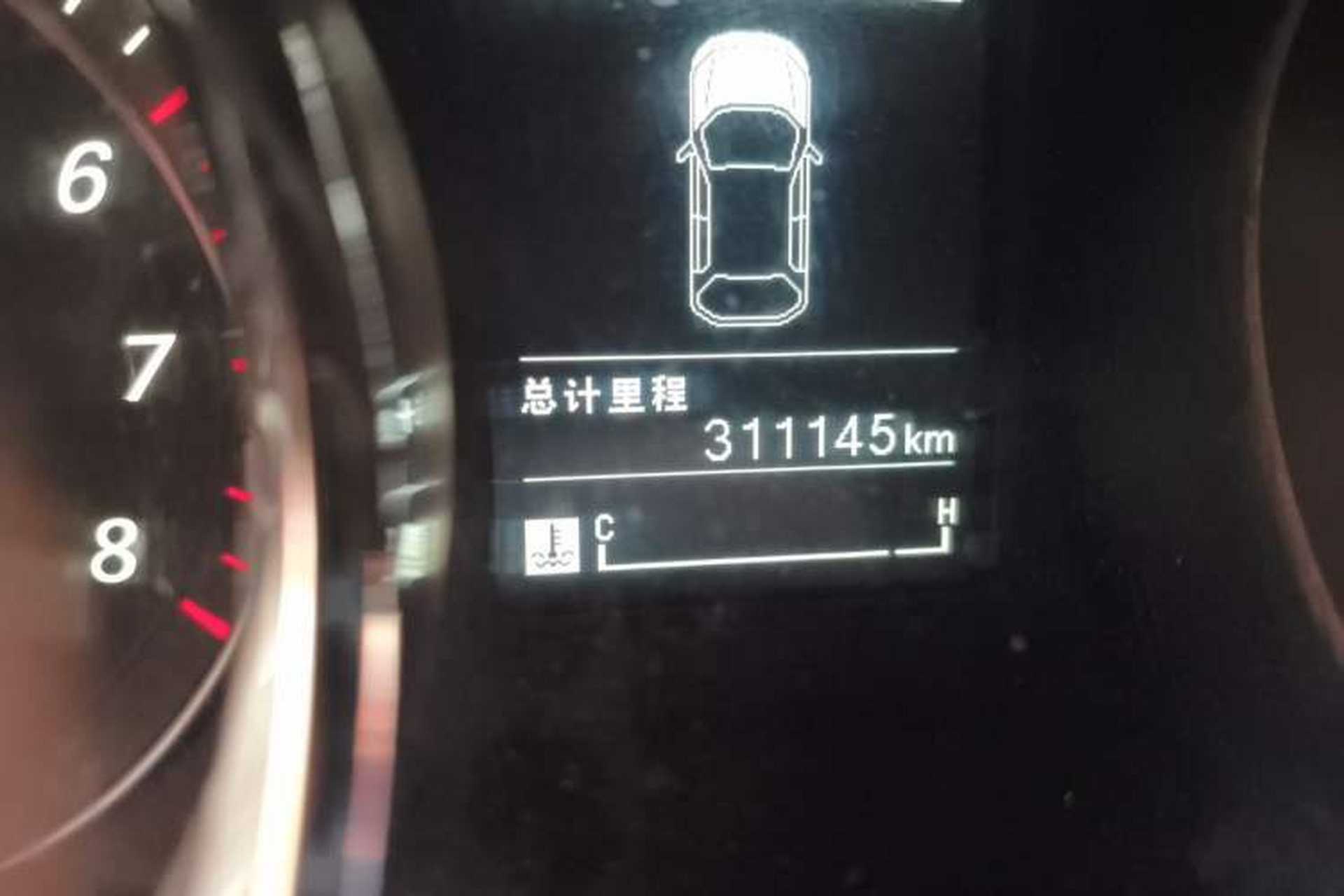 Used Baojun 730 2016 1.5L Manual Luxury Edition 7 Seats Odometer Close Up