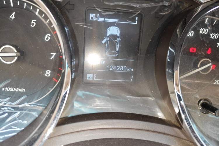 Used Baojun 730 2016 1.5L Manual Comfort Version 7 Seats China V Emission Standard Odometer Close Up