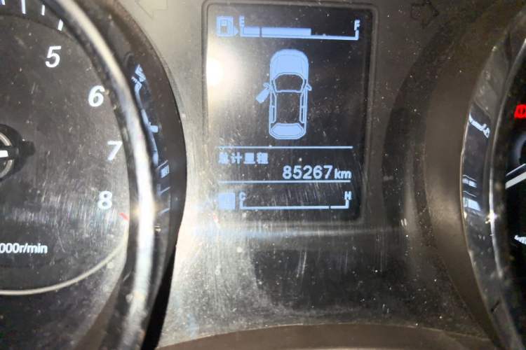Used Baojun 730 2016 1.5L Manual Luxury Edition 7 Seats Odometer Close Up