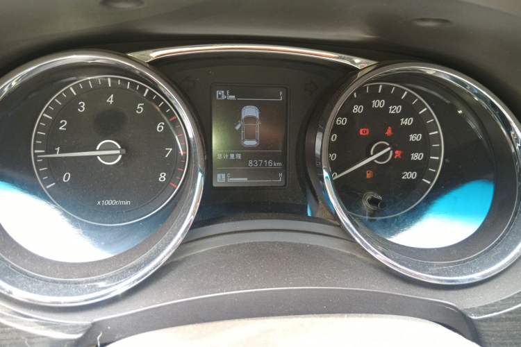 Used Baojun 730 2016 1.5L Manual Luxury Edition 7 Seats Odometer Close Up