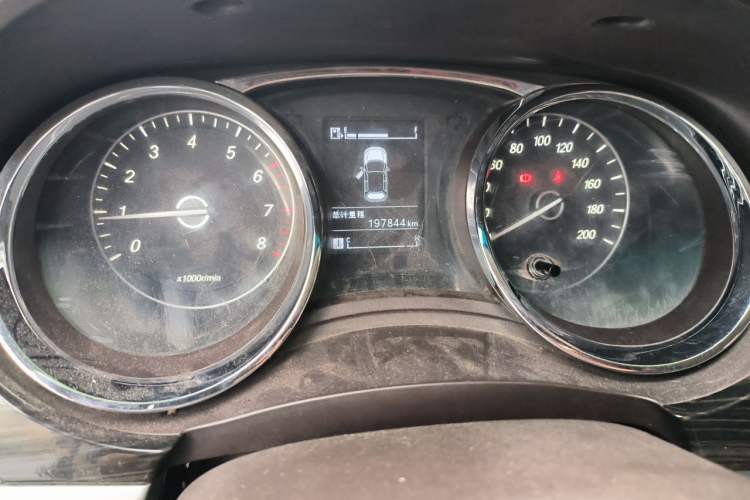 Used Baojun 730 2016 1.5L Manual Comfort Version 7 Seats China V Emission Standard Odometer Close Up