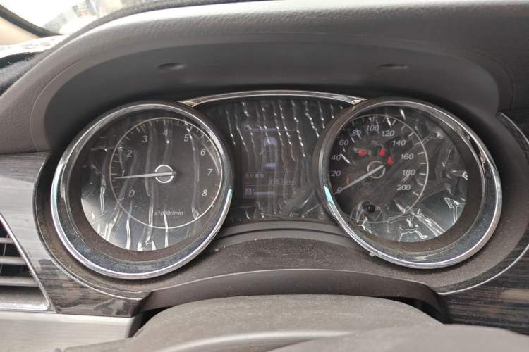 Used Baojun 730 2016 1.5L Manual Comfort Version 7 Seats China V Emission Standard Odometer Close Up