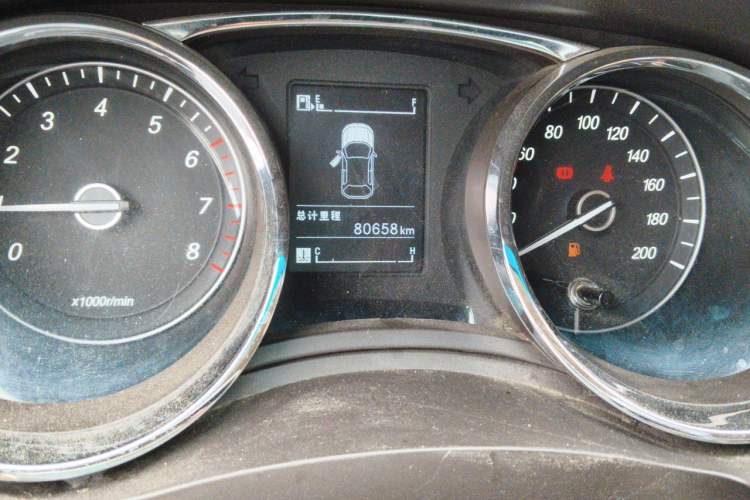 Used Baojun 730 2016 1.5L Manual Comfort Version 7 Seats China V Emission Standard Odometer Close Up