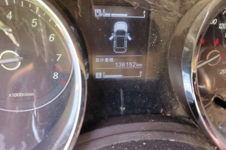 Used Baojun 730 2016 1.5L Manual Comfort Version 7 Seats China V Emission Standard Odometer Close Up