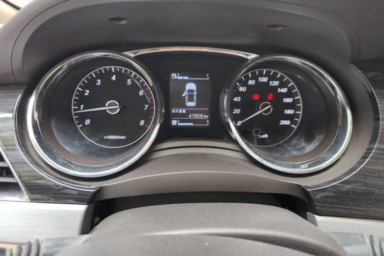 Used Baojun 730 2016 1.5L Manual Luxury Edition 7 Seats Odometer Close Up
