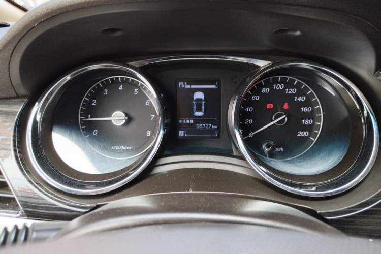 Used Baojun 730 2016 1.5T Manual Comfort Version 7 Seats Odometer Close Up