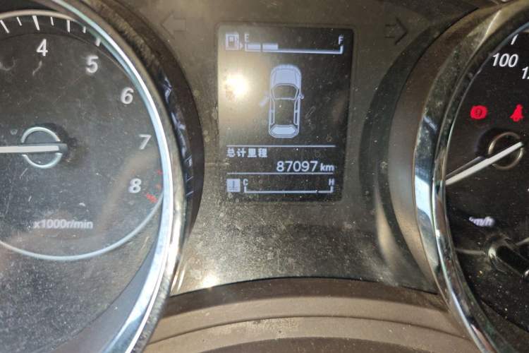 Used Baojun 730 2016 1.5L Manual Comfort Version 7 Seats China V Emission Standard Odometer Close Up
