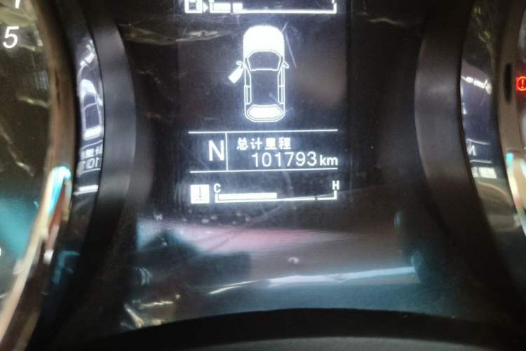 Used Baojun 730 2016 1.8L iAMT Luxury Model 7 Seats Odometer Close Up