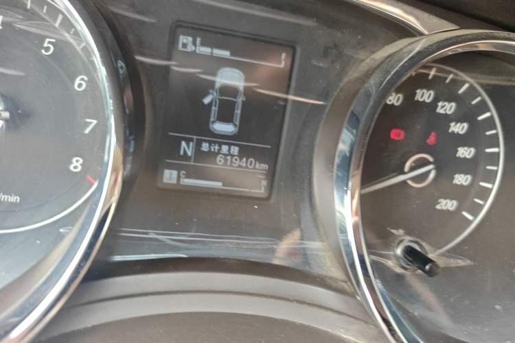 Used Baojun 730 2016 1.8L iAMT Comfort Version 7 Seats Odometer Close Up