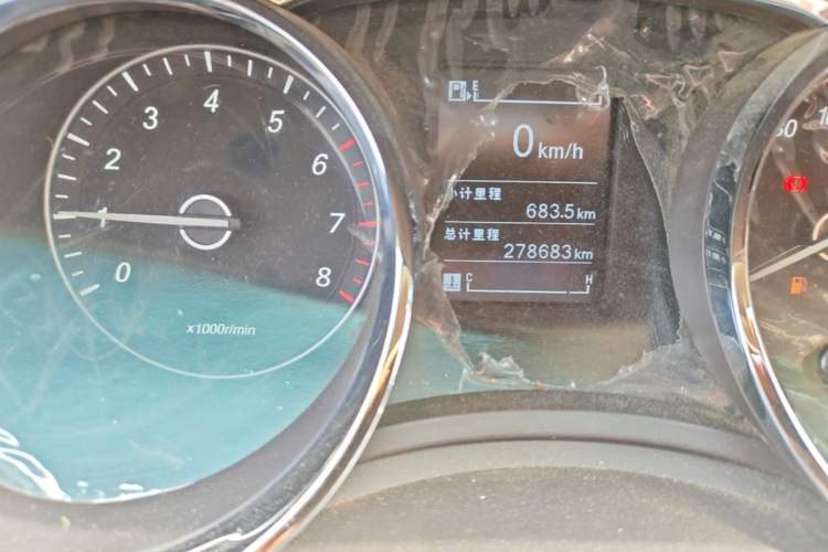 Used Baojun 730 2016 1.5L Manual Comfort Version 7 Seats China V Emission Standard Odometer Close Up