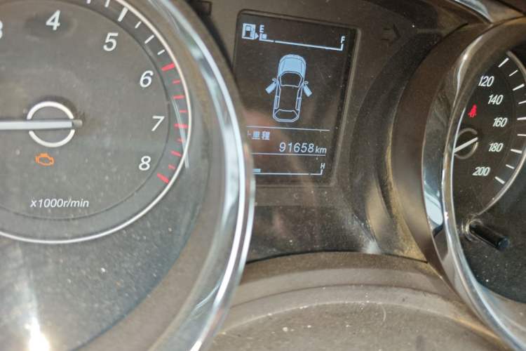 Used Baojun 730 2016 1.5L Manual Comfort Version 7 Seats China V Emission Standard Odometer Close Up
