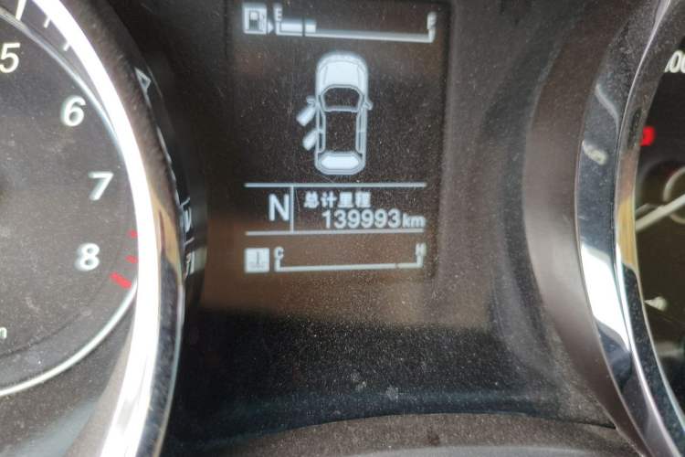Used Baojun 730 2016 1.8L iAMT Luxury Model 7 Seats Odometer Close Up