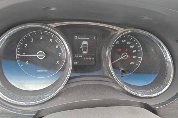 Used Baojun 730 2016 1.5L Manual Luxury Edition 7 Seats Odometer Close Up