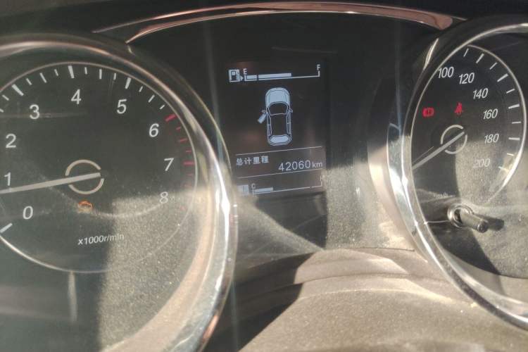 Used Baojun 730 2016 1.5T Manual Luxury Edition 7 Seats Odometer Close Up