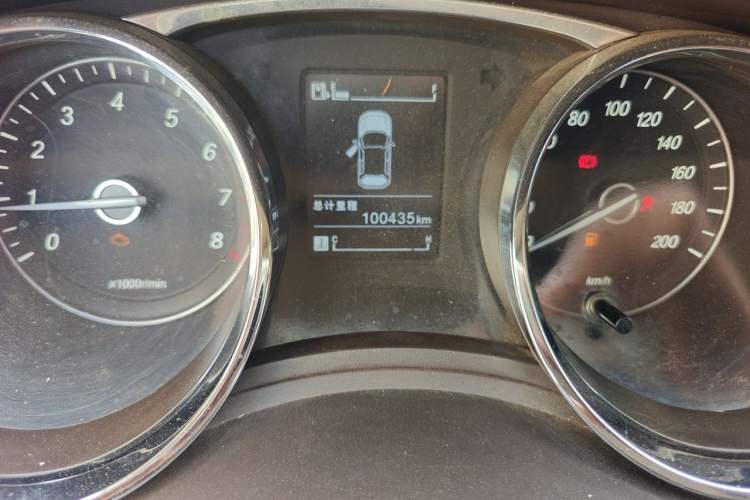 Used Baojun 730 2016 1.5L Manual Comfort Version 7 Seats China V Emission Standard Odometer Close Up