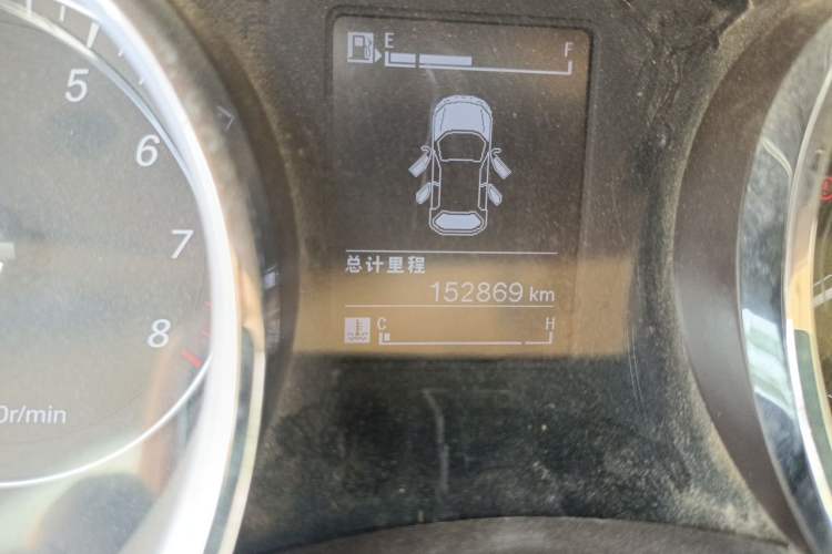 Used Baojun 730 2016 1.5L Manual Comfort Version 7 Seats China V Emission Standard Odometer Close Up