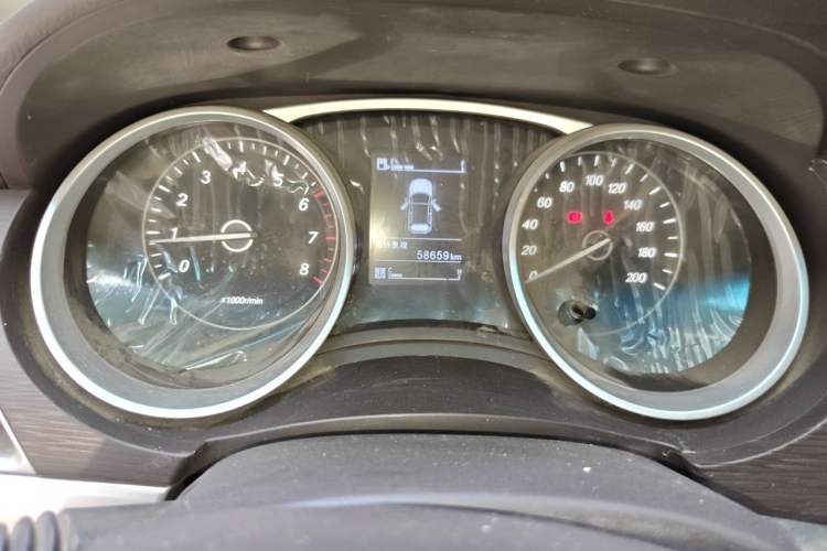 Used Baojun 730 2016 Revised 1.5L Manual Standard Version 7 Seats China V Emission Standard Odometer Close Up
