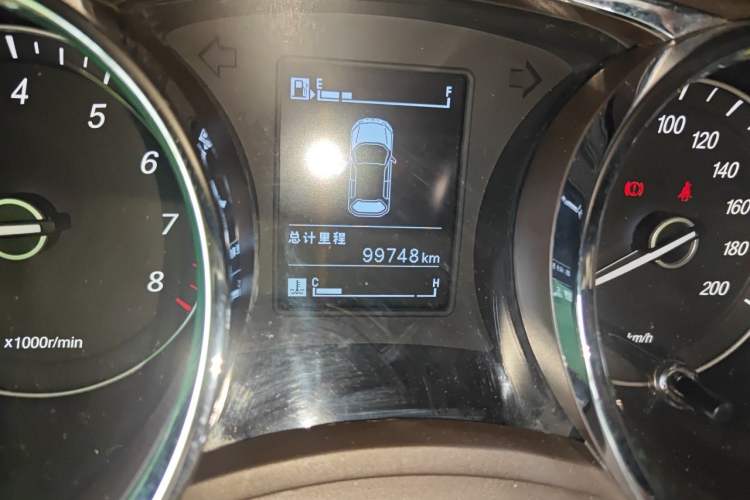Used Baojun 730 2016 1.5L Manual Comfort Version 7 Seats China V Emission Standard Odometer Close Up