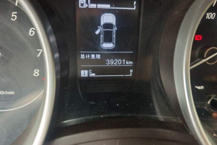 Used Baojun 730 2016 1.5T Manual Standard Version 7 Seats Odometer Close Up