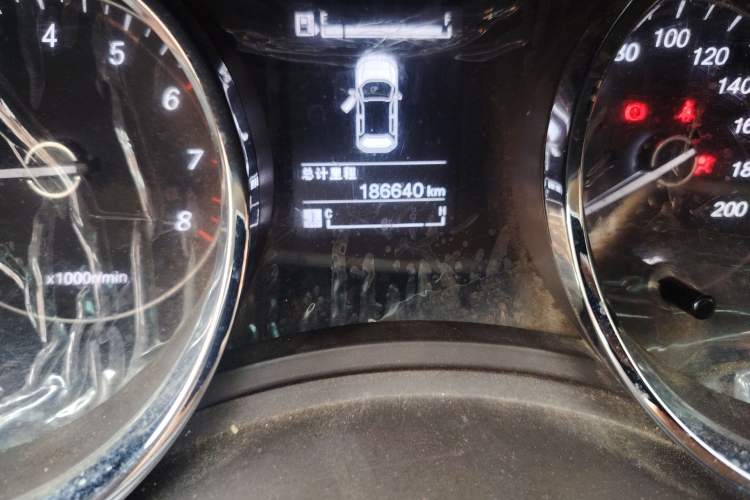 Used Baojun 730 2016 1.5L Manual Luxury Edition 7 Seats Odometer Close Up