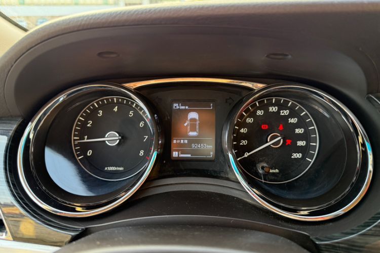 Used Baojun 730 2016 1.5L Manual Comfort Version 7 Seats China V Emission Standard Odometer Close Up