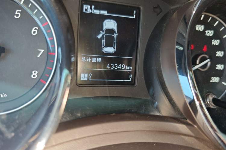 Used Baojun 730 2016 1.5L Manual Comfort Version 7 Seats China V Emission Standard Odometer Close Up