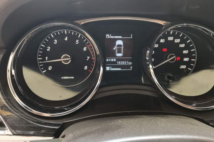 Used Baojun 730 2016 1.5L Manual Comfort Version 7 Seats China V Emission Standard Odometer Close Up