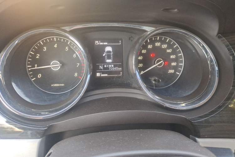Used Baojun 730 2016 1.8L iAMT Luxury Model 7 Seats Odometer Close Up