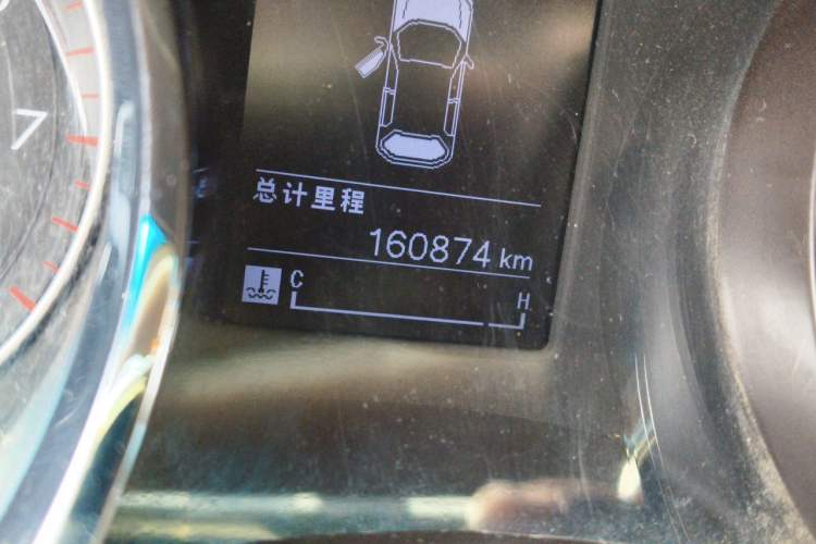 Used Baojun 730 2016 1.5L Manual Comfort Version 7 Seats China V Emission Standard Odometer Close Up