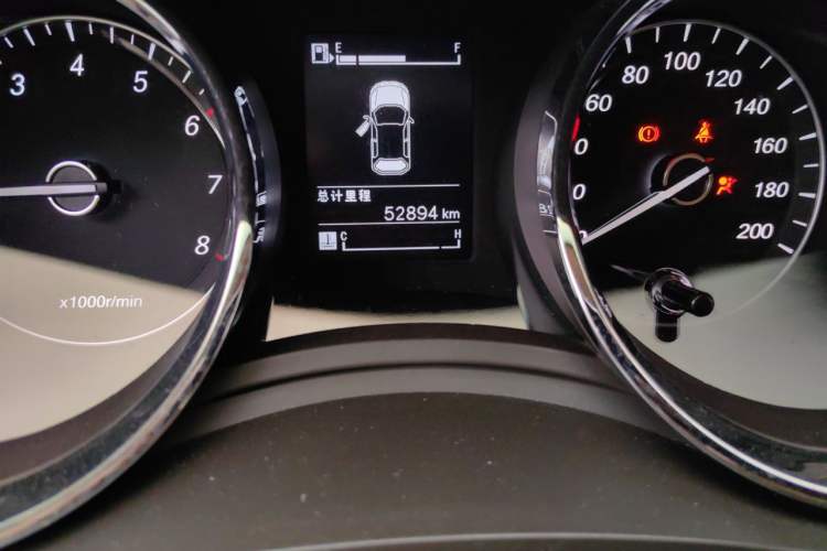 Used Baojun 730 2016 1.5L Manual Comfort Version 7 Seats China V Emission Standard Odometer Close Up